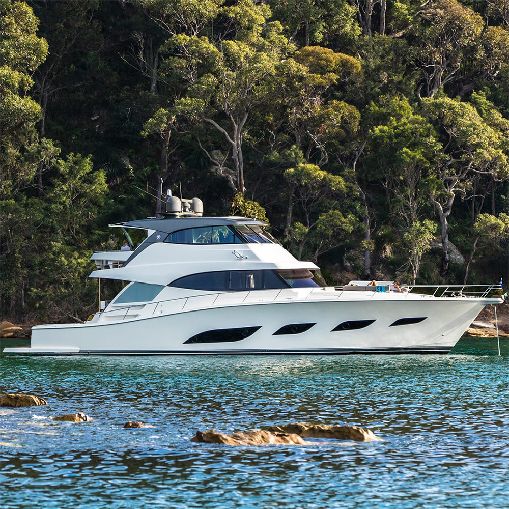 68 SPORTS MOTOR YACHT